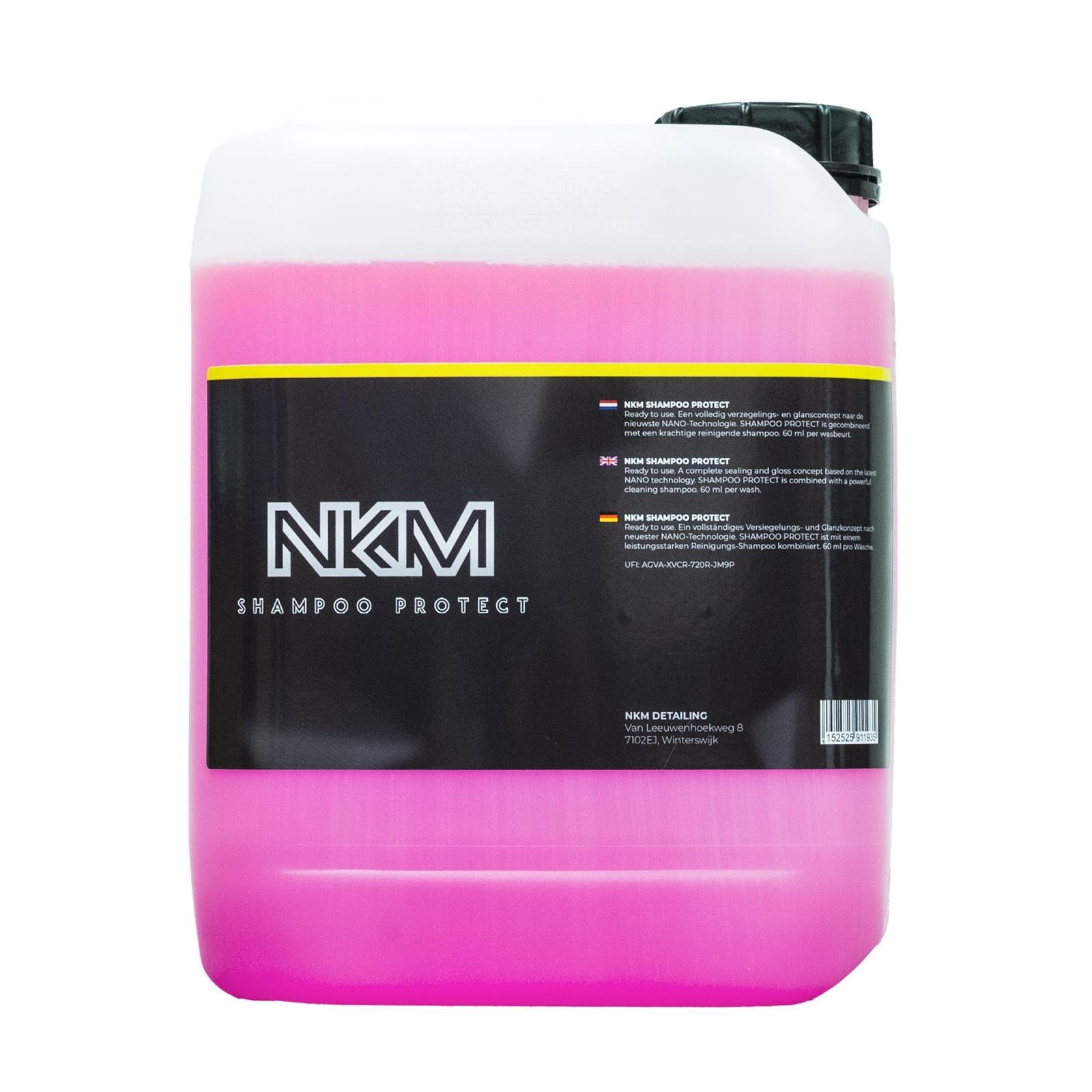 Autoshampoo met wax voor diepe glans en waterafstoting. Reinigt en beschermt je lak bij elke wasbeurt. Nu bij NKM Detailing.